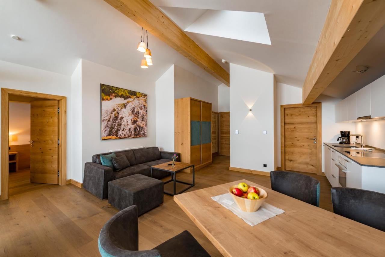 Tiroler Weinstube Aparthotel Seefeld in Tirol Exterior photo